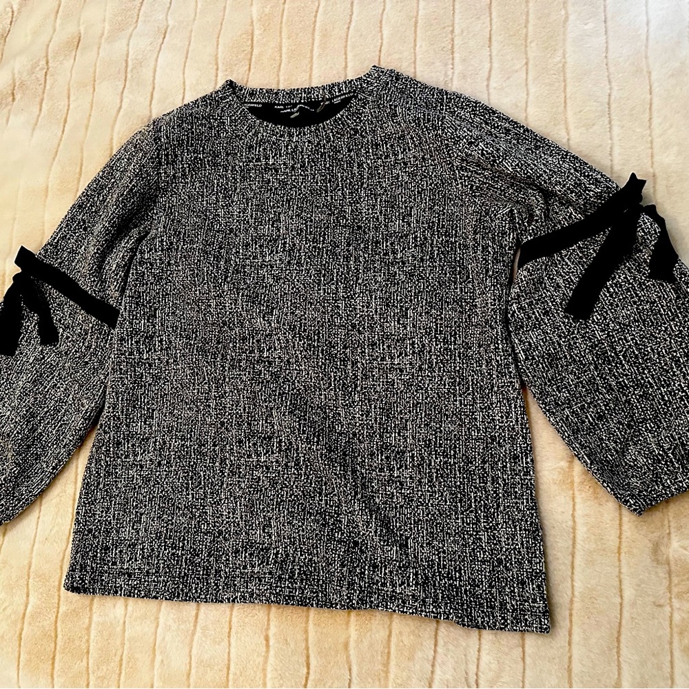 Karl Lagerfeld pullover with Grosgrain ribbon on sleeves